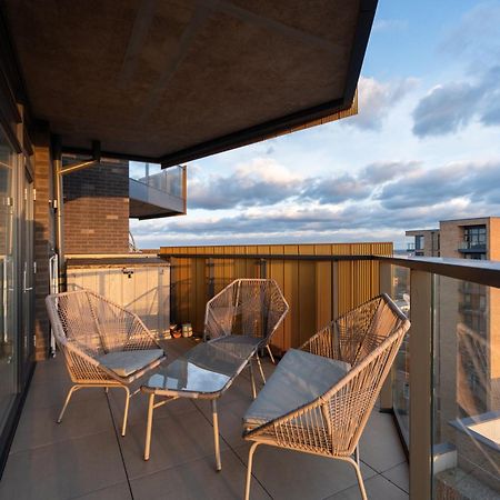 شقة Sunset Retreat: Steps From Heathrow/Twickenham هاونسلو المظهر الخارجي الصورة