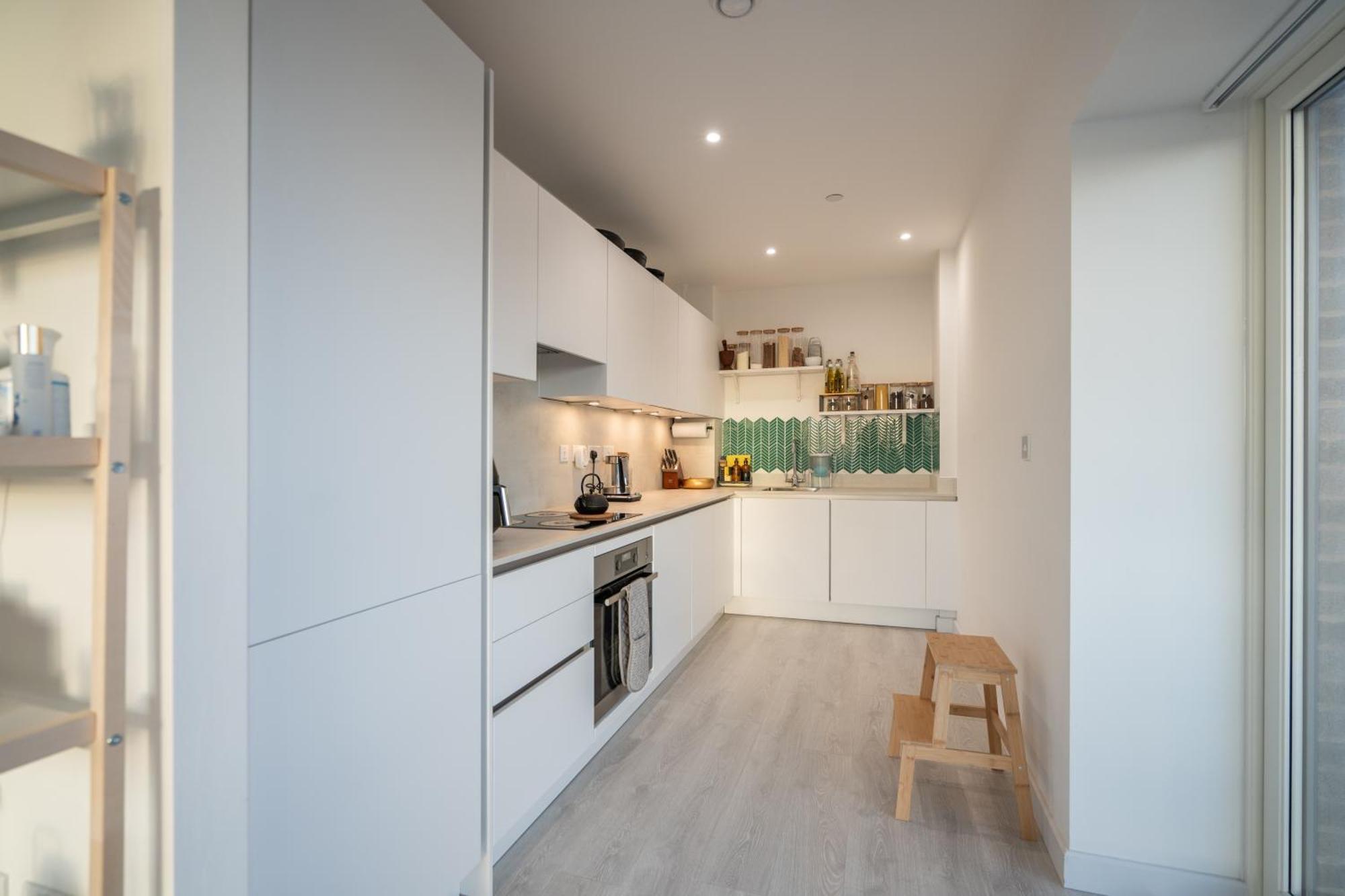 شقة Sunset Retreat: Steps From Heathrow/Twickenham هاونسلو المظهر الخارجي الصورة
