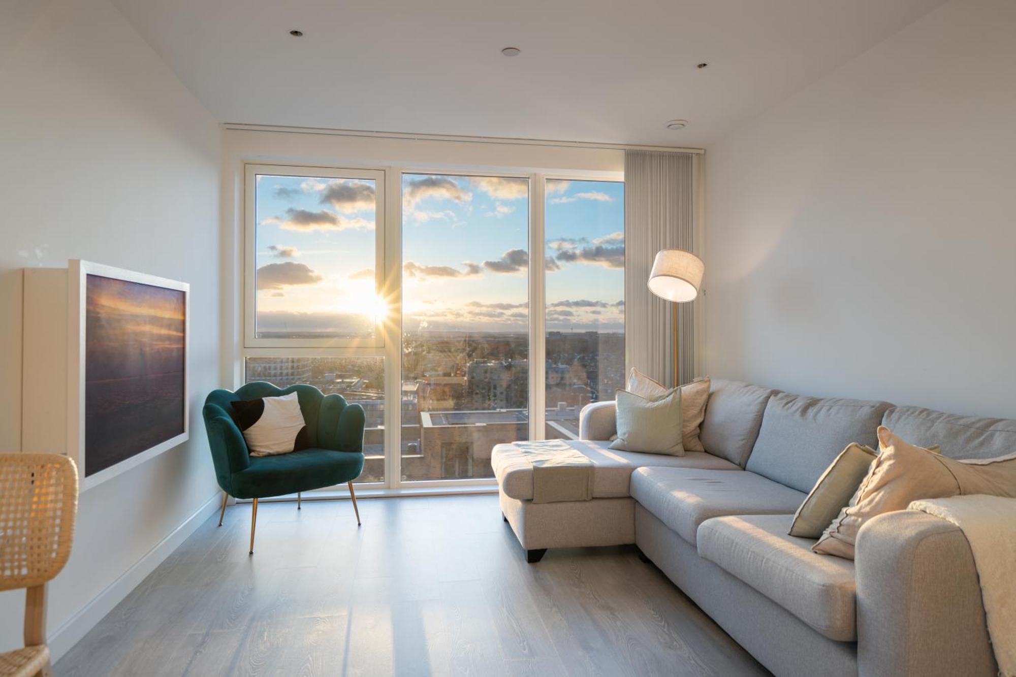 شقة Sunset Retreat: Steps From Heathrow/Twickenham هاونسلو المظهر الخارجي الصورة