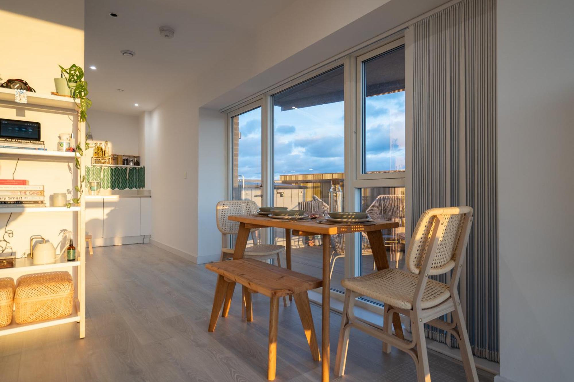 شقة Sunset Retreat: Steps From Heathrow/Twickenham هاونسلو المظهر الخارجي الصورة