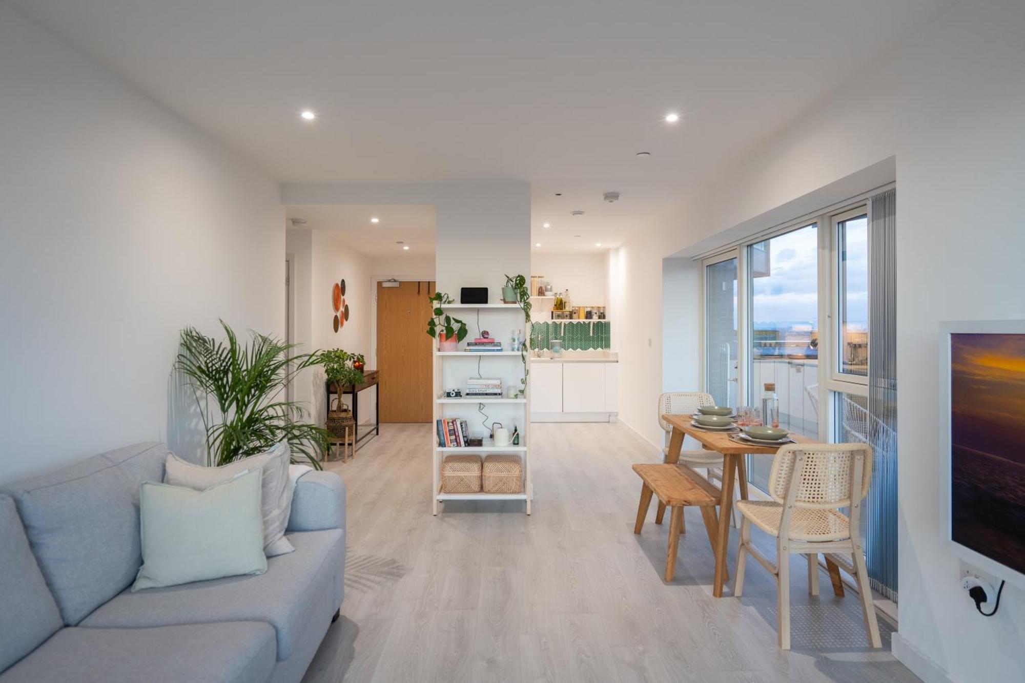 شقة Sunset Retreat: Steps From Heathrow/Twickenham هاونسلو المظهر الخارجي الصورة