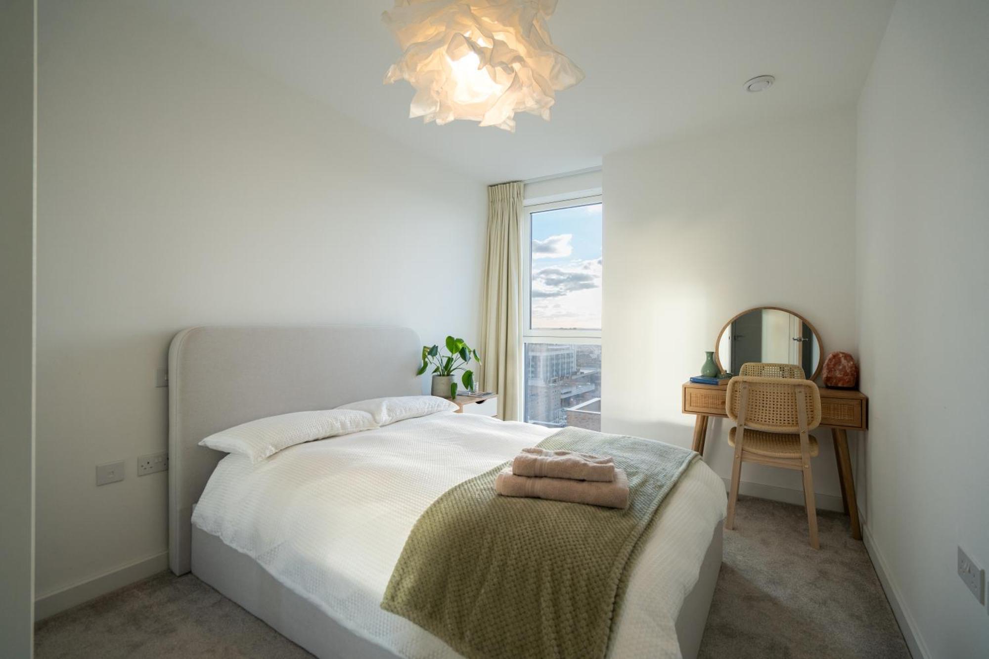 شقة Sunset Retreat: Steps From Heathrow/Twickenham هاونسلو المظهر الخارجي الصورة