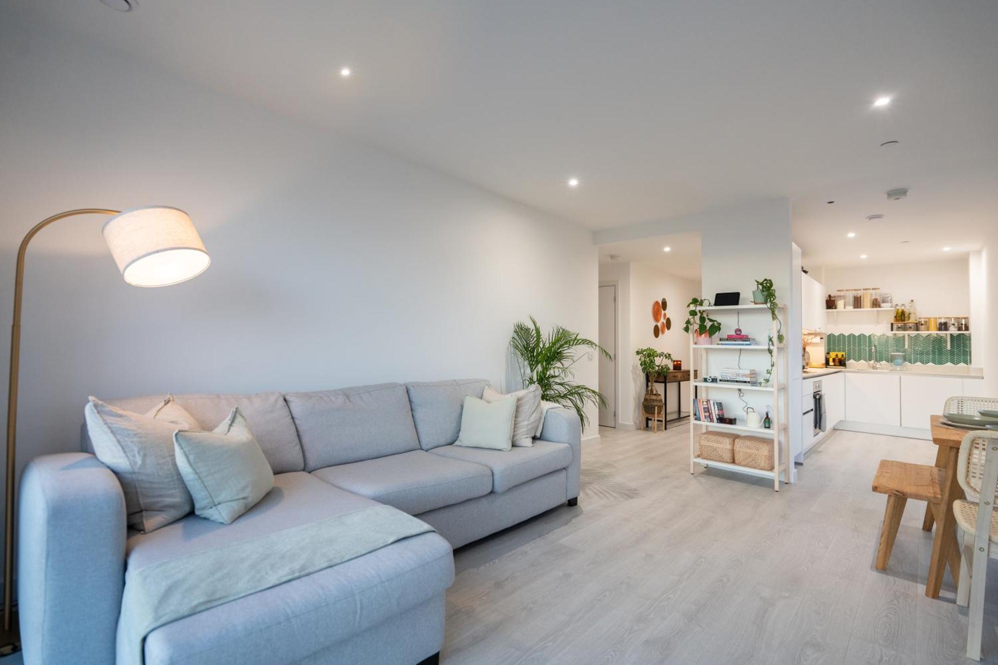 شقة Sunset Retreat: Steps From Heathrow/Twickenham هاونسلو المظهر الخارجي الصورة