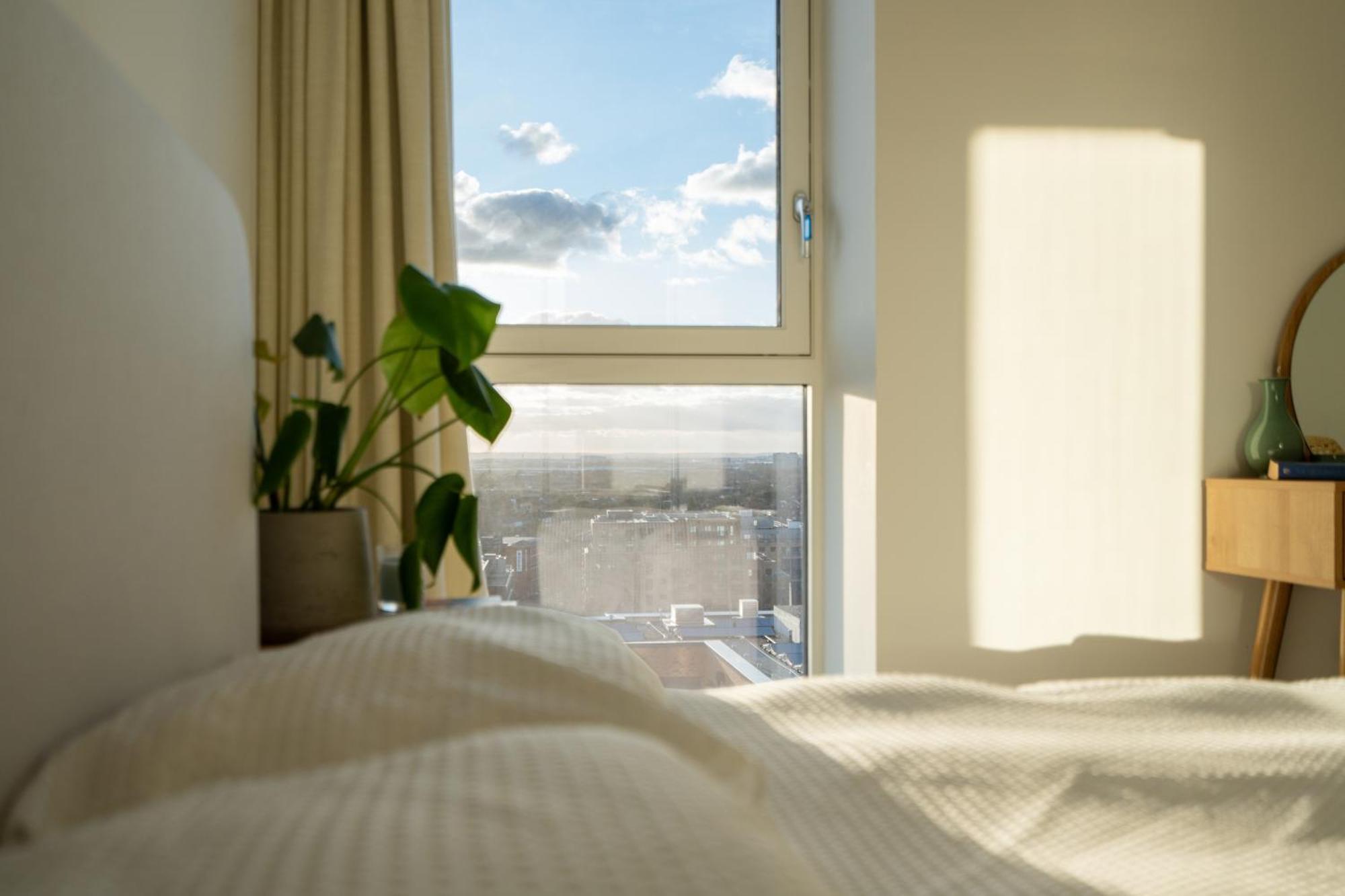 شقة Sunset Retreat: Steps From Heathrow/Twickenham هاونسلو المظهر الخارجي الصورة